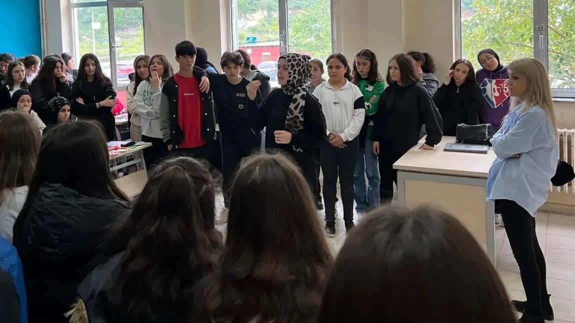 Lise tanıtım günleri etkinlikleri kapsamında Şehit Sezgin Burak Cantürk Ortaokulu okulumuzu ziyaret etti. 